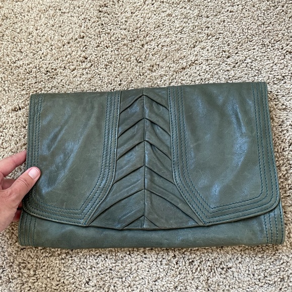 Charles David Clutch - Picture 2 of 8